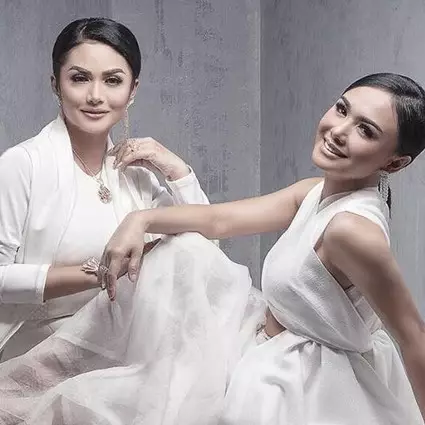 Bergaya era 80-an, penampilan Yuni Shara &amp; Krisdayanti ini tuai pujian