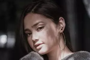 Unggah foto selfie, Syifa Hadju dipuji mirip Selena Gomez