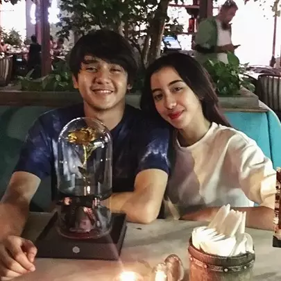 8 Potret mesranya Arbani Yasiz dan kekasih, romantisnya bikin iri