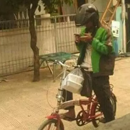 Kisah di balik driver ojek online kerja pakai sepeda ini bikin haru