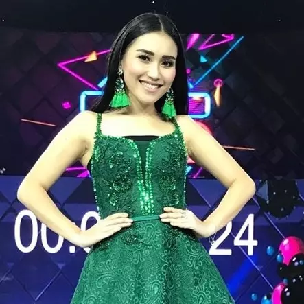 Tampil cantik dalam balutan hijab, Ayu Ting Ting dipuji selangit 