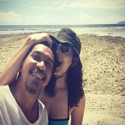 10 Potret kemesraan Ridho Slank dengan sang istri, kayak masih pacaran