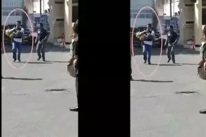 5 Foto AKBP Roni, polisi yang selamatkan bocah di TKP bom Polrestabes