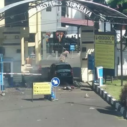 7 Kasus teror di markas polisi, dari pembacokan hingga bom bunuh diri