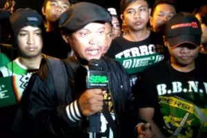 Begini orasi pentolan Bonek Andie Peci mengutuk aksi teror bom