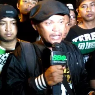 Begini orasi pentolan Bonek Andie Peci mengutuk aksi teror bom