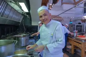 5 Potret kesibukan juru masak jelang pernikahan Pangeran Harry-Meghan