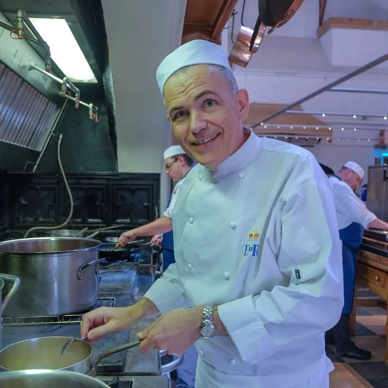 5 Potret kesibukan juru masak jelang pernikahan Pangeran Harry-Meghan