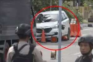 Polisi periksa mobil teroris serang Mapolda Riau, ini ternyata isinya