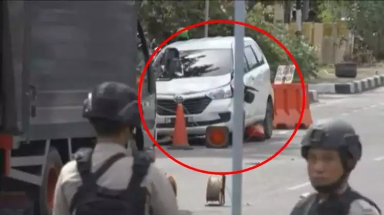Polisi periksa mobil teroris serang Mapolda Riau, ini ternyata isinya