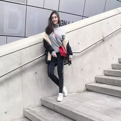 5 Gaya padu padan outerwear ala Ranty Maria, bikin makin stylish