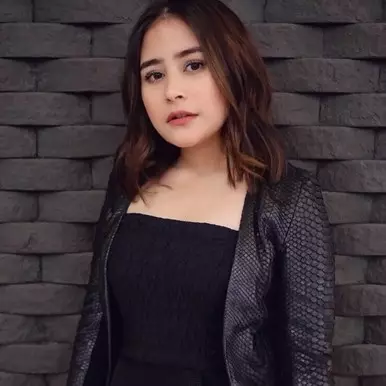 Pemotretan pakai mantel bulu, Prilly Latuconsina disebut mirip Awkarin
