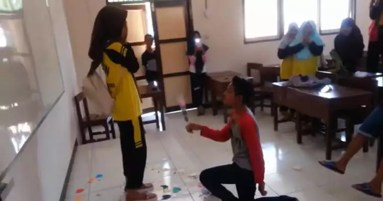 Viral video bocah SMP 'nembak' cewek , teman sekelas histeris