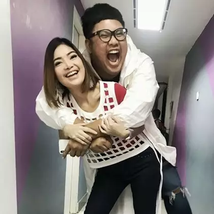 Resmi pacaran, begini 5 potret mesra Ricky Cuaca dan Irma Darmawangsa