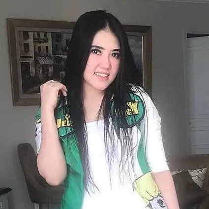 Pamer foto kenakan hijab simpel, Via Vallen dipuji habis-habisan