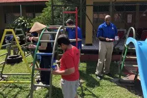 Nih orang asing saja peduli sama dunia pendidikan Indonesia