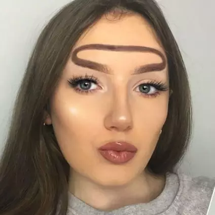 10 Tren kecantikan teraneh yang pernah ada, bikin geleng-geleng kepala