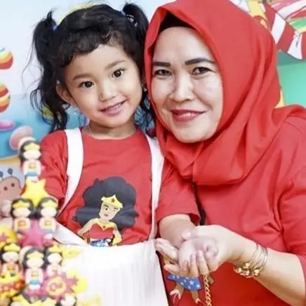 Foto endorse bareng Umi Kalsum, ekspresi Bilqis jadi sorotan