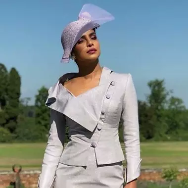 10 Tamu wanita bertopi unik di pernikahan Harry-Meghan, makin elegan