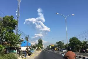 Gunung Merapi kembali alami letusan freatik Senin dini hari