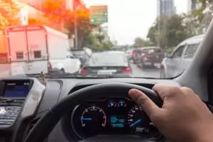 Sore macet saat puasa? 5 kebiasaan ini bikin mobil cepat rusak