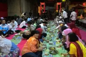 4 Bentuk toleransi umat beragama di momen Ramadan ini indah banget