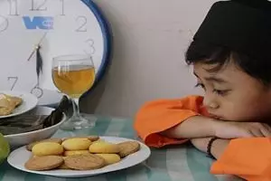 7 Tips ajarkan anak puasa untuk pertama kali, kuat sampai maghrib nih