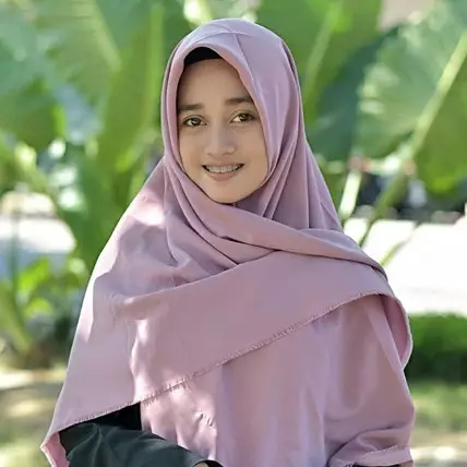 Selain Nissa Sabyan, 5 penyanyi salawat ini cantiknya menawan hati