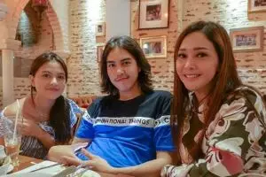 Liburan tanpa El, Maia Estianty sebut Marsha Aruan anak perempuannya?