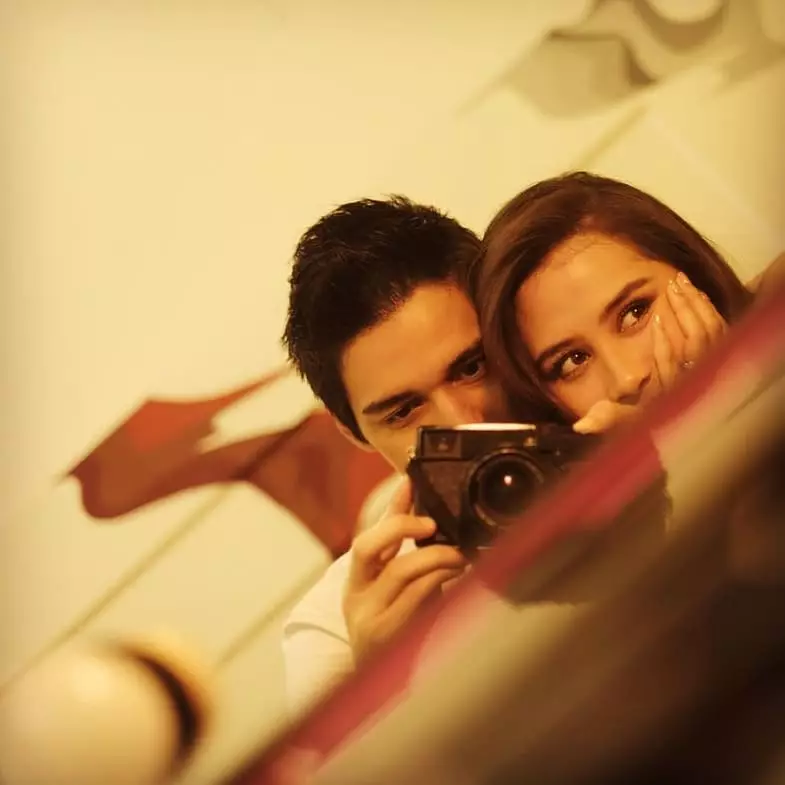 Bukan pipi, ini bagian tubuh Prilly yang bikin Maxime gemes