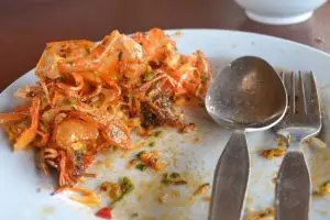 5 Fakta sampah makanan di Indonesia, bisa beri makan 28 juta orang