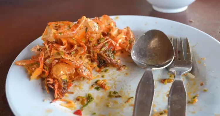 5 Fakta sampah makanan di Indonesia, bisa beri makan 28 juta orang