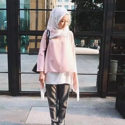 10 Gaya OOTD simpel ala Gita Savitri yang pas buat acara bukber