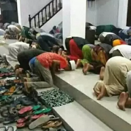 5 Kelakuan orang Indonesia saat tarawih, bikin geleng-geleng kepala