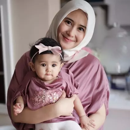 7 Potret Ryana Dea saat kenakan jilbab, didoakan warganet istikamah