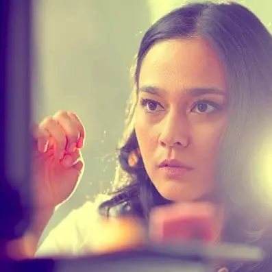 7 Pesona Ine Febriyanti, pemeran Nyai Ontosoroh di film Bumi Manusia