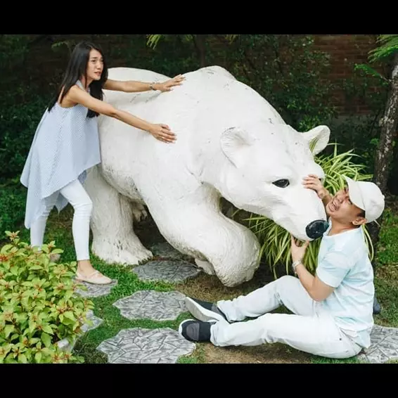 5 Momen kocak Raditya Dika bersama istrinya, nggak ada jaim-jaimnya