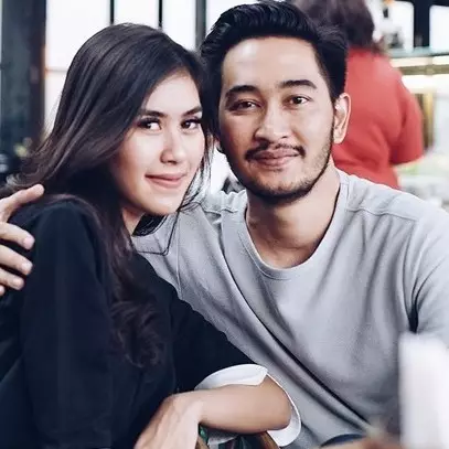 Malas saat sahur, ini cara romantis Syahnaz bikin Jeje segera bangun