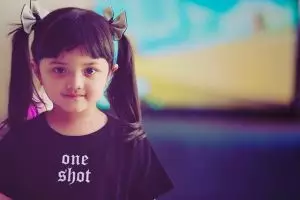 Arsy antusias ikut bagikan takjil, begini aksinya yang menggemaskan