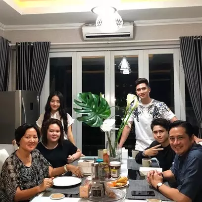 Punya pacar muslim, 5 seleb ini temani puasa di bulan Ramadan