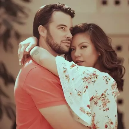 10 Kemesraan Aline Adita &amp; suami sebelum nikah, lengket kayak prangko