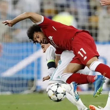 Begini ekspresi Ramos lihat Salah nangis ke luar lapangan usai cedera