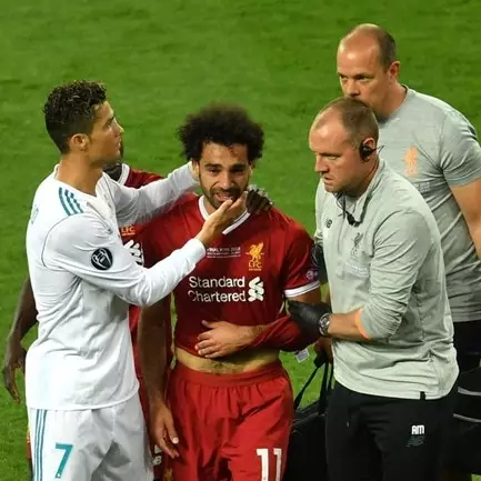 Ini alasan Ronaldo langsung menghampiri saat Salah cedera