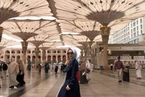 Tinggalkan dulu kerjaan, 3 seleb cantik ini isi Ramadan dengan umrah