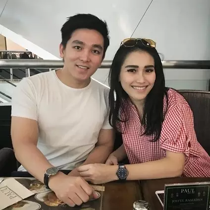 10 Karisma dokter Ervan, cowok yang dinner bareng Ayu Ting Ting