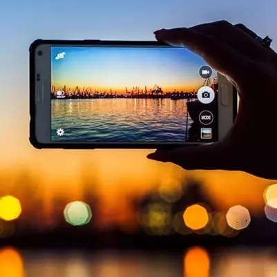 Hati-hati, ini dampak buruk menggenggam ponsel terlalu lama