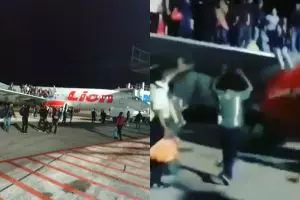 Detik-detik penumpang lompat ke luar pesawat gara-gara candaan ada bom