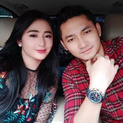 Berselisih paham, ini permintaan maaf Angga Wijaya kepada Dewi Perssik