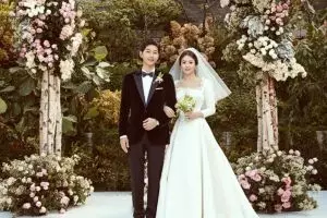 Jarang pamer kemesraan, ini 5 momen manis Song-Song Couple usai nikah