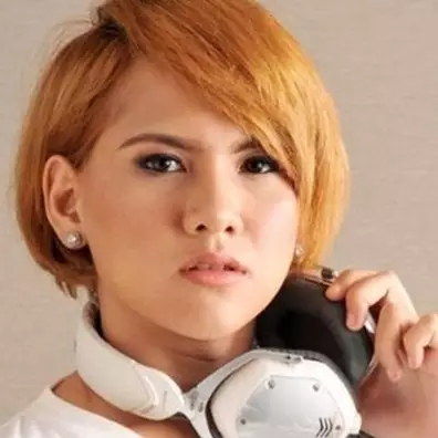 Pakai wig dan gaun bak princess, Evelyn disebut mirip Ayu Ting Ting